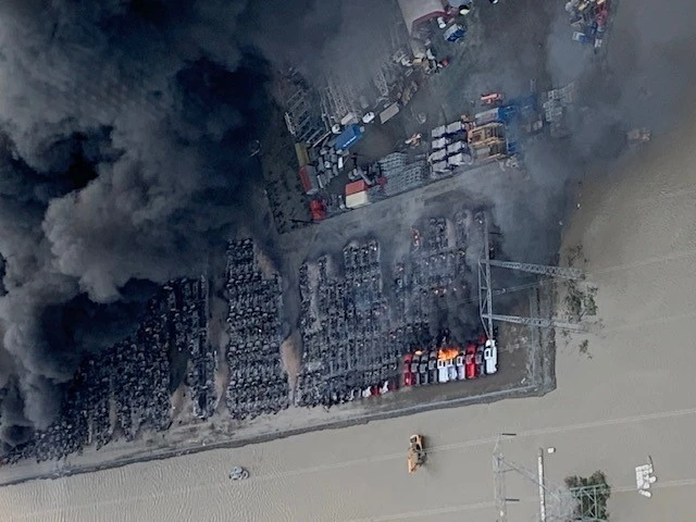 Selin ortasında kalan otoparkta yüzlerce araç küle döndü